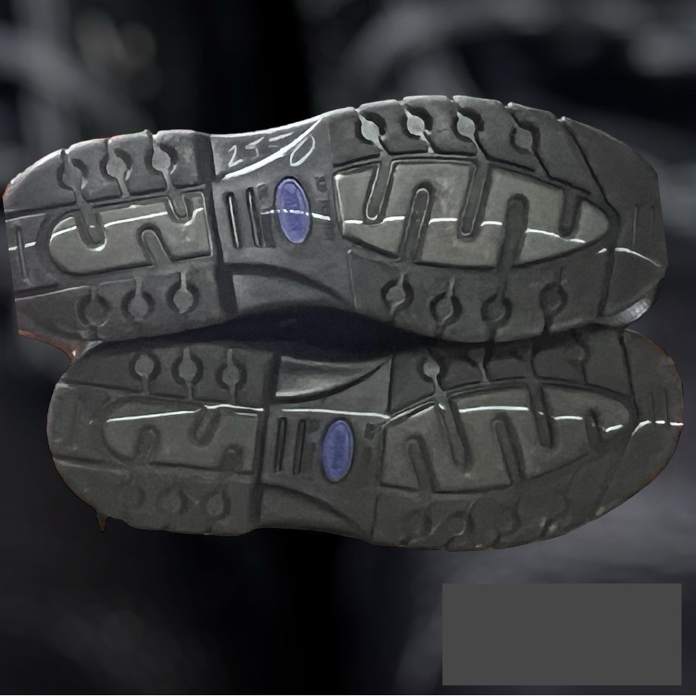 Like new WOLVERINE MEN'S BOOTS! - Picture 6 of 9